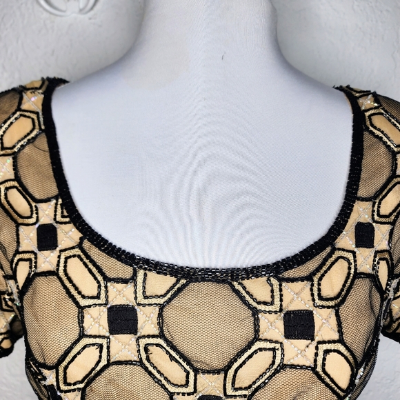 Adrianna Papell Evening Beaded Blouse Sz M 100% Silk Black Gold Geometric Top - Picture 2 of 15